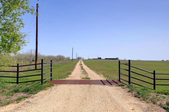 62 County Road 448, Waelder, TX 78959