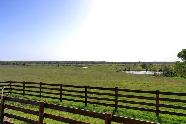 62 County Road 448, Waelder, TX 78959