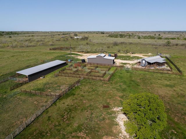 62 County Road 448, Waelder, TX 78959