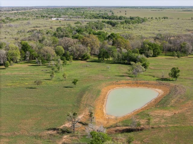 62 County Road 448, Waelder, TX 78959
