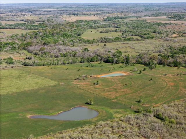 62 County Road 448, Waelder, TX 78959