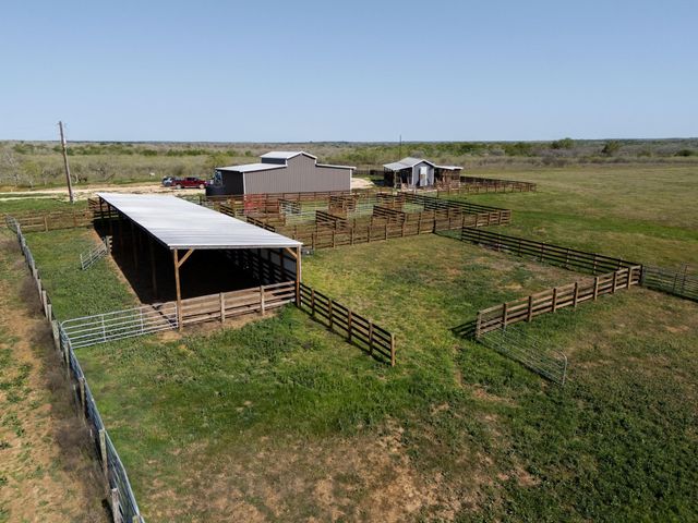 62 County Road 448, Waelder, TX 78959