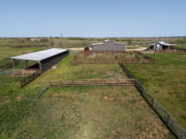 62 County Road 448, Waelder, TX 78959