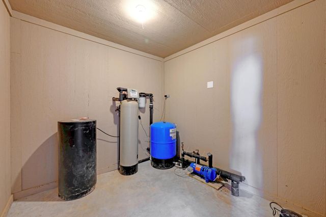 62 County Road 448, Waelder, TX 78959