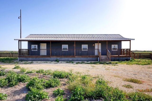 62 County Road 448, Waelder, TX 78959
