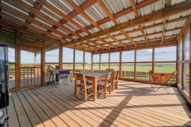 62 County Road 448, Waelder, TX 78959