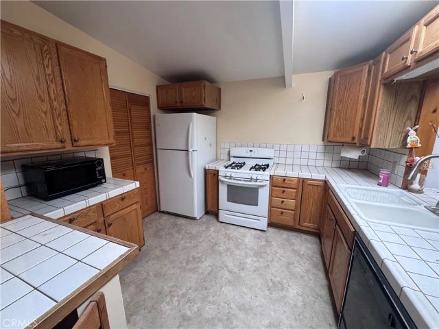 19509 Stagg Street, Reseda, CA 91335