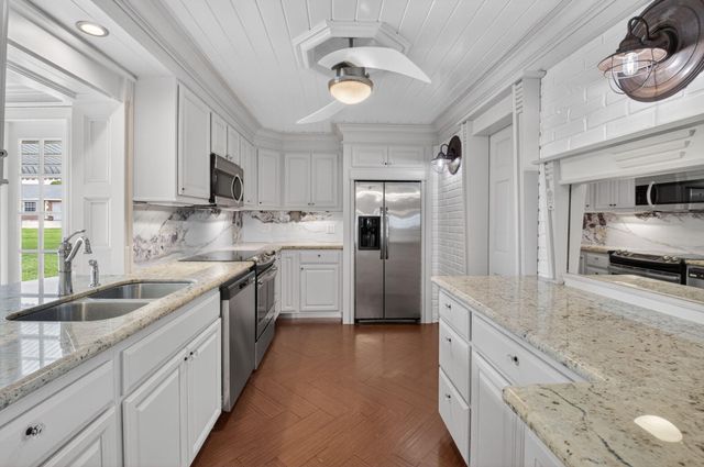 105 NW 8th Place, Boynton Beach, FL 33426