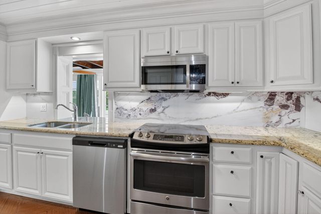 105 NW 8th Place, Boynton Beach, FL 33426