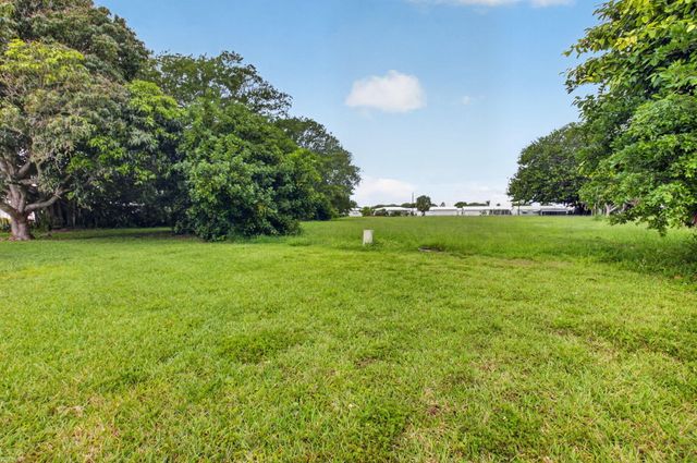 105 NW 8th Place, Boynton Beach, FL 33426