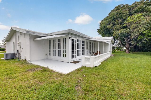 105 NW 8th Place, Boynton Beach, FL 33426