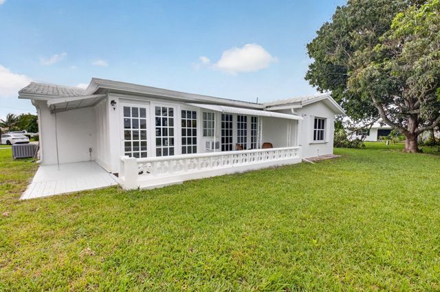105 NW 8th Place, Boynton Beach, FL 33426