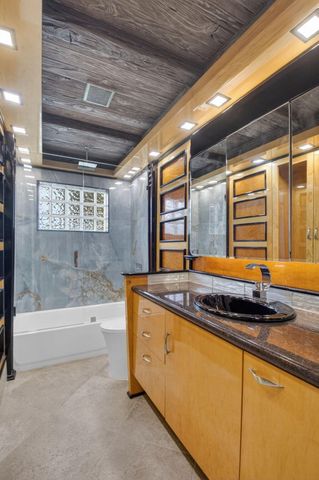 105 NW 8th Place, Boynton Beach, FL 33426