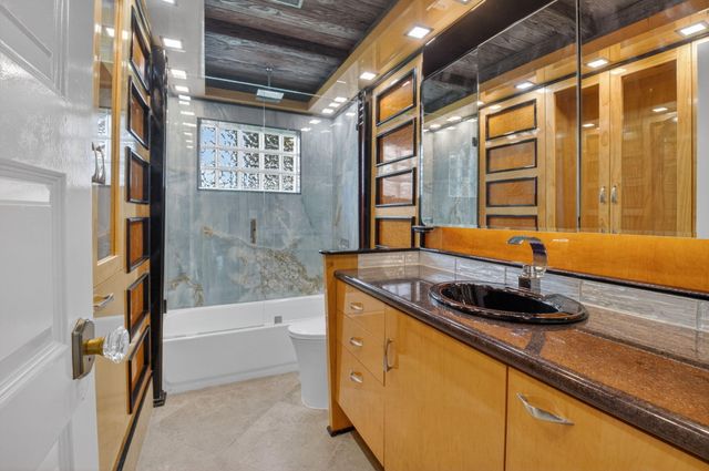 105 NW 8th Place, Boynton Beach, FL 33426