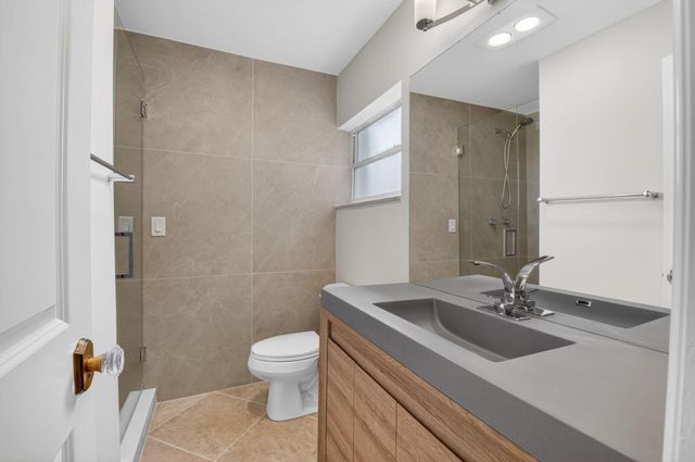 105 NW 8th Place, Boynton Beach, FL 33426