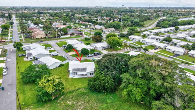 105 NW 8th Place, Boynton Beach, FL 33426