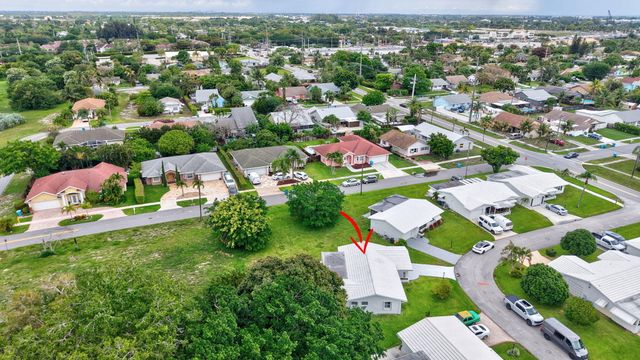 105 NW 8th Place, Boynton Beach, FL 33426