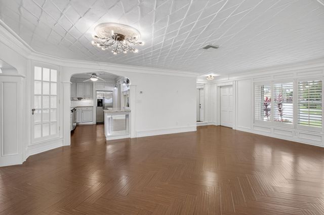 105 NW 8th Place, Boynton Beach, FL 33426