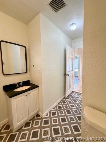 1231 N Boston Place, Tulsa, OK 74106