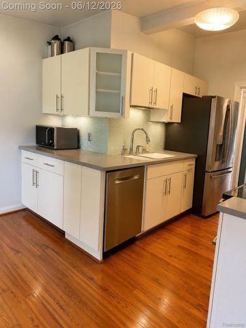 25887 Curie Avenue, Warren, MI 48091