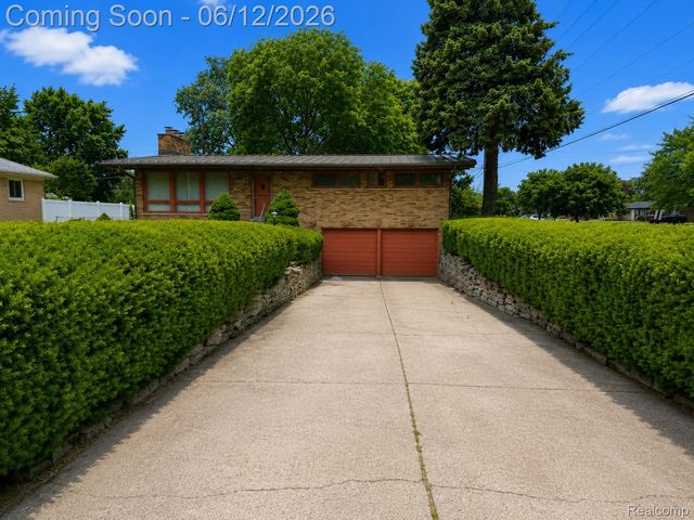 25887 Curie Avenue, Warren, MI 48091