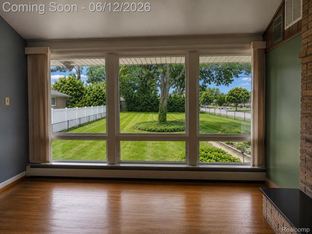 25887 Curie Avenue, Warren, MI 48091