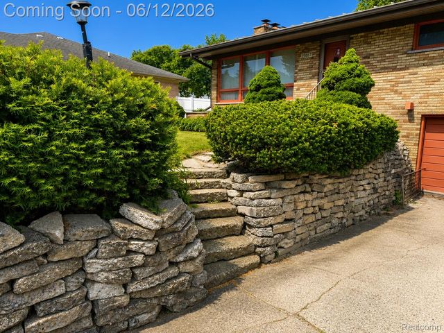25887 Curie Avenue, Warren, MI 48091