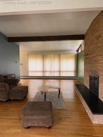 25887 Curie Avenue, Warren, MI 48091