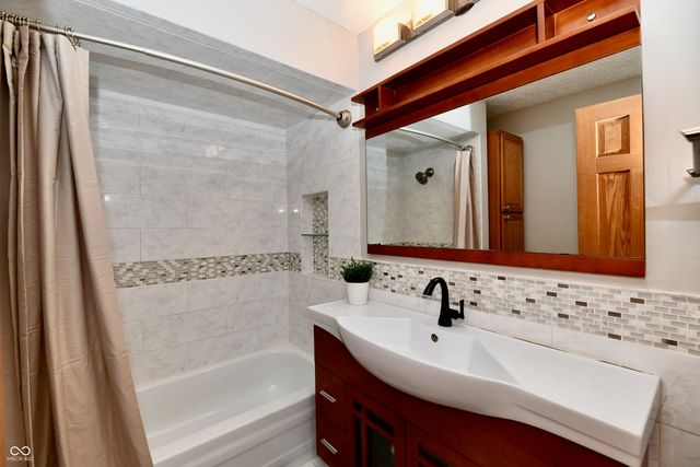 50 Idleway, Greenwood, IN 46142