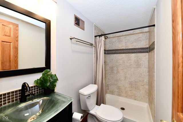 50 Idleway, Greenwood, IN 46142