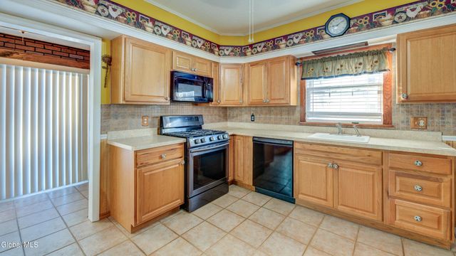 19 Rockton Street, Amsterdam, NY 12010