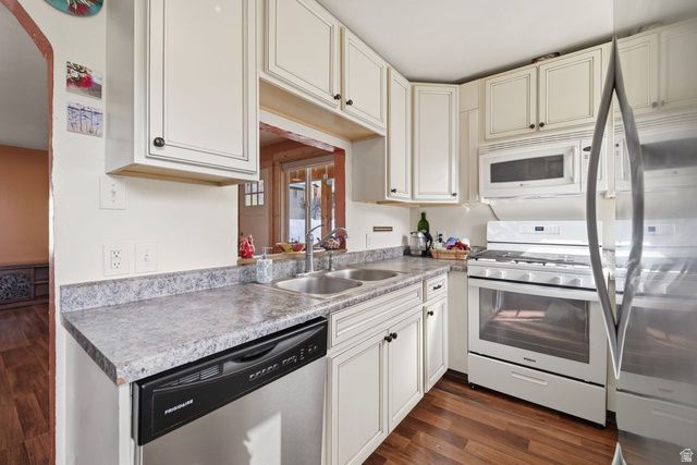 360 E SANDY PARK CIR, Midvale, UT 84047