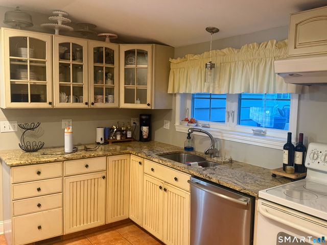 5 Hill Street, Branford, CT 06405