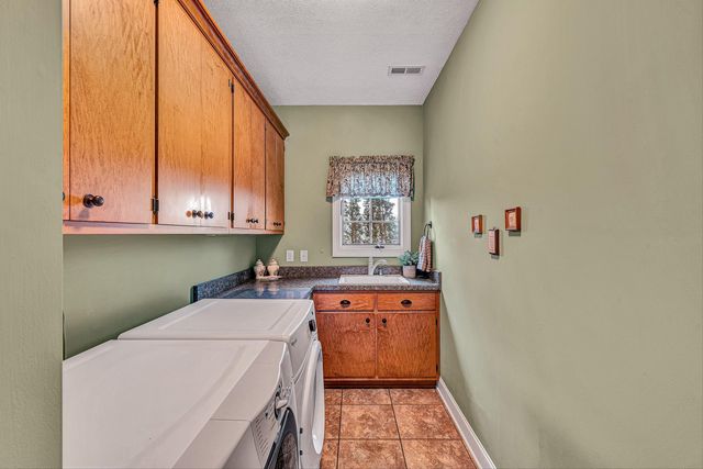 375 Chestnut Creek DR, Hardy, VA 24101