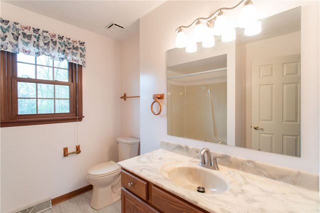 128 Moffett Run Road, Center Twp, PA 15001