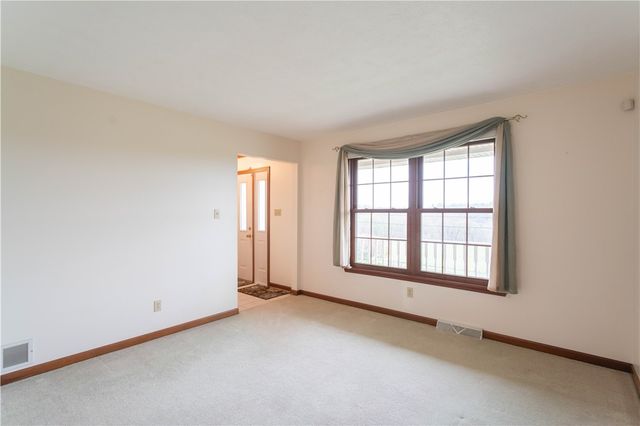 128 Moffett Run Road, Center Twp, PA 15001