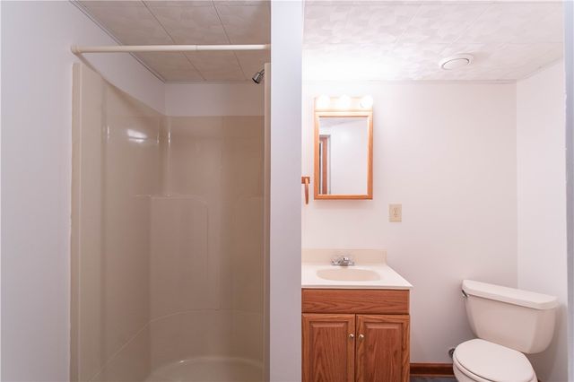 128 Moffett Run Road, Center Twp, PA 15001