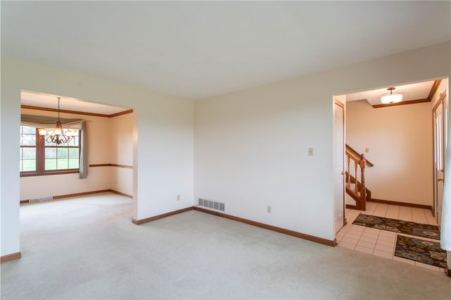 128 Moffett Run Road, Center Twp, PA 15001