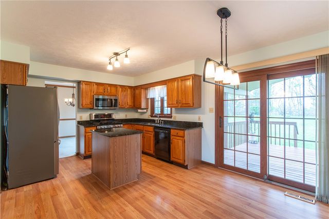 128 Moffett Run Road, Center Twp, PA 15001