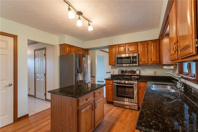 128 Moffett Run Road, Center Twp, PA 15001