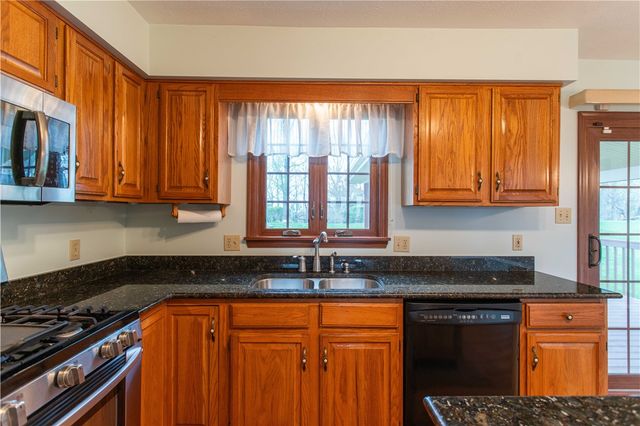128 Moffett Run Road, Center Twp, PA 15001