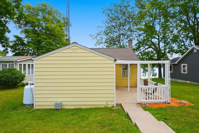3190 S 390 W Golden Lake, Pleasant Lake, IN 46779