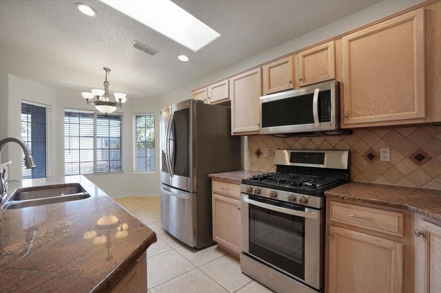 3923 Pineleaf Place NW, Albuquerque, NM 87114