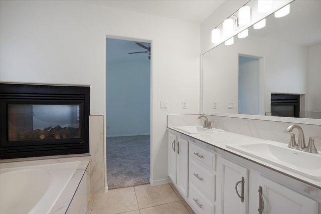 3923 Pineleaf Place NW, Albuquerque, NM 87114