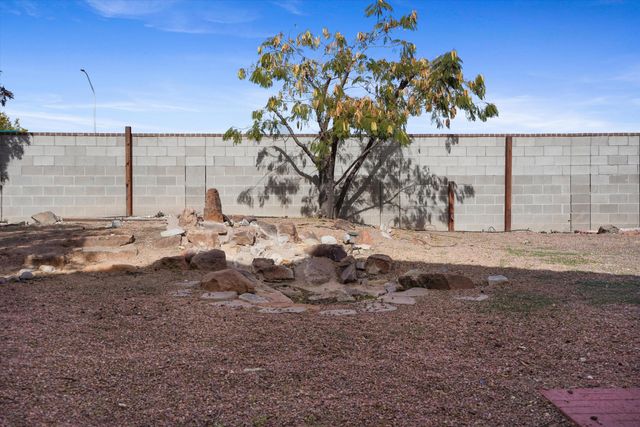 3923 Pineleaf Place NW, Albuquerque, NM 87114