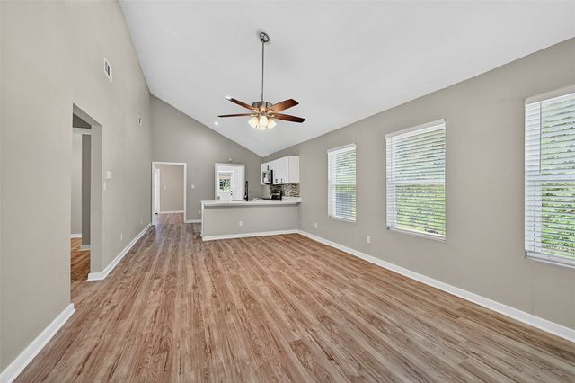 611 W Locust Street, Whitewright, TX 75491