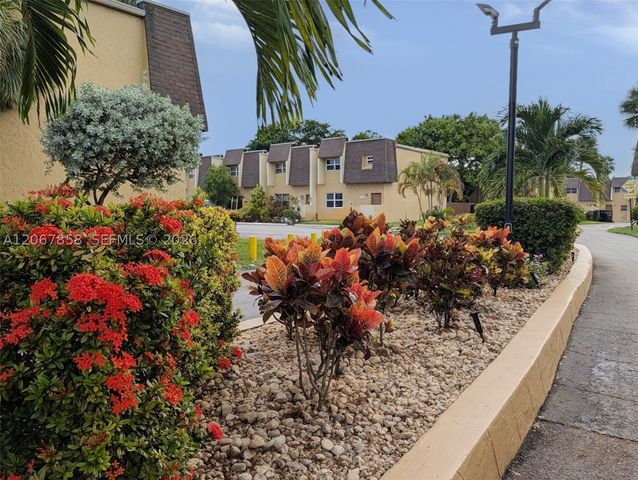 5664 Blueberry Ct 15, Lauderhill, FL 33313