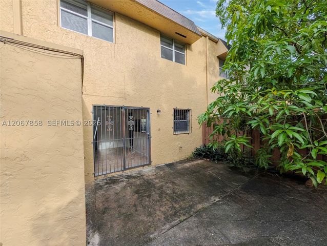 5664 Blueberry Ct 15, Lauderhill, FL 33313