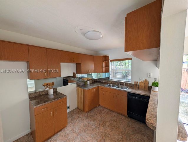 5664 Blueberry Ct 15, Lauderhill, FL 33313