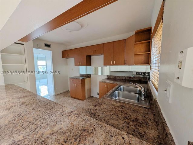 5664 Blueberry Ct 15, Lauderhill, FL 33313